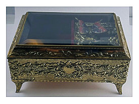 San Francisco Music Box Co Gold Tone Jewelry Box With Moving Butterfly .